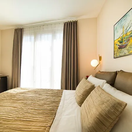Garda Room-3
